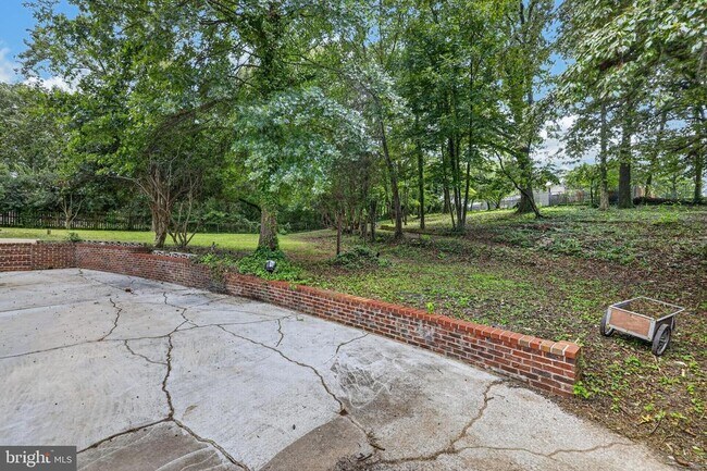Building Photo - 6104 St John Dr