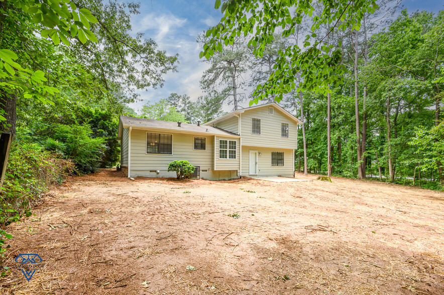 Building Photo - 4400 Chartley Ln