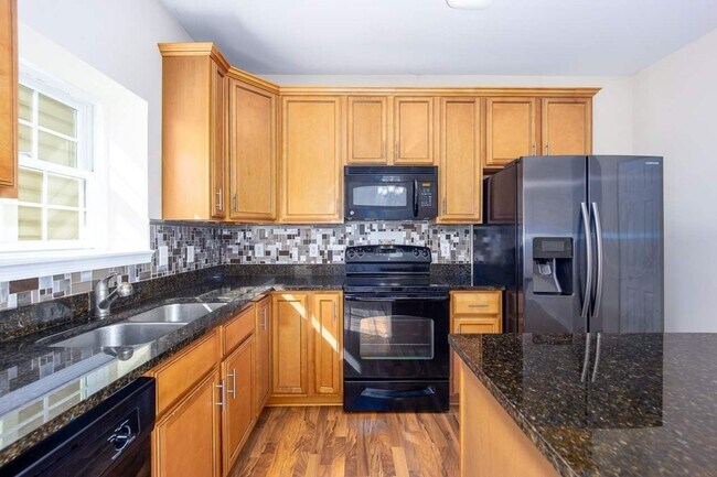 Building Photo - Liberty Square Townhouse with Upgrades!
