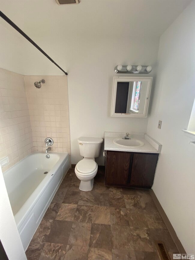 Building Photo - 373 Nader Way