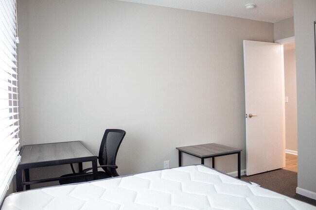 Interior Photo - 107 E Healey St