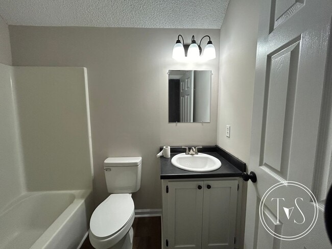 Building Photo - 1825 Lawnwood Dr
