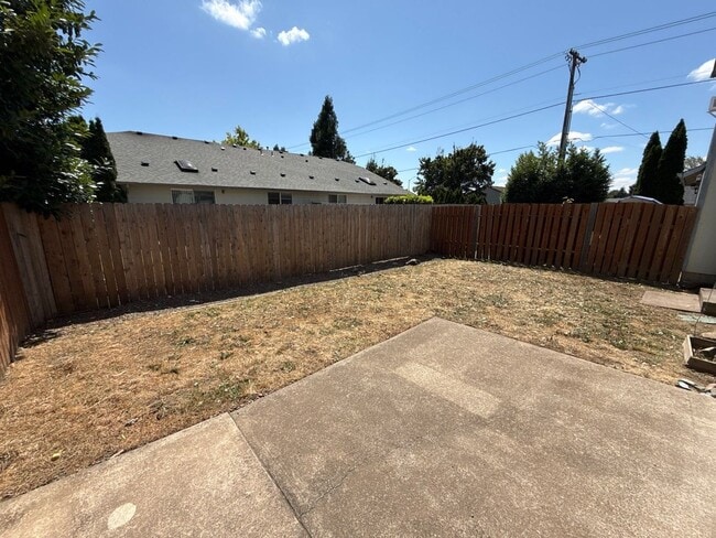 Building Photo - 4312 Sacramento Ct NE