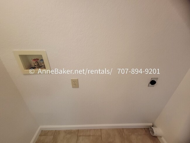Building Photo - Cloverdale Meadow Condo Available Now