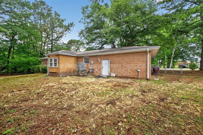 Building Photo - 4503 Leeward Dr