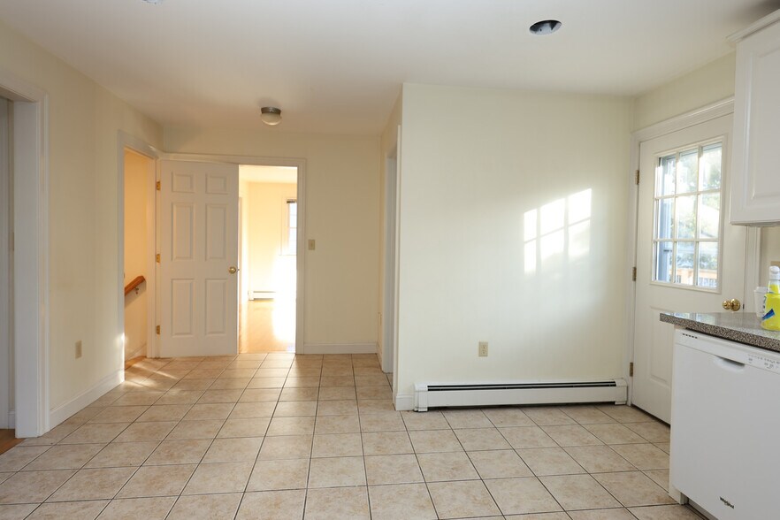 Building Photo - 370 Franklin St