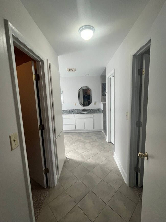 Building Photo - Beautiful 3 Bedroom 3 Bathroom Single Family Home