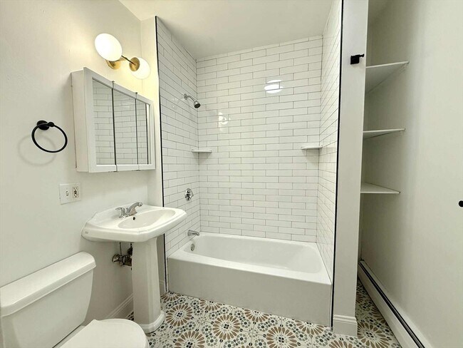 Building Photo - 19 Howell St