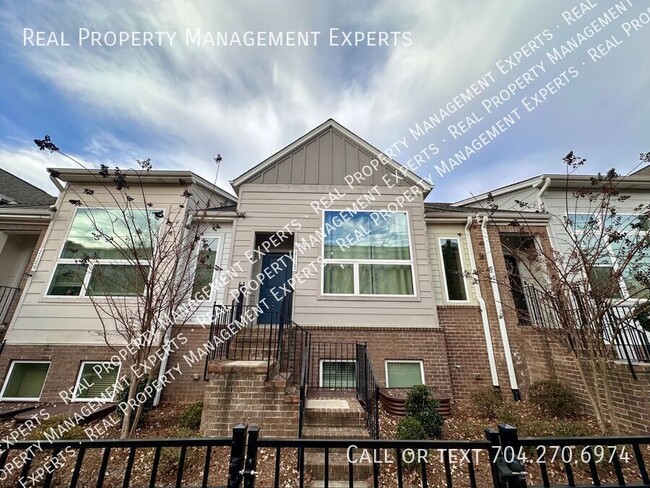 Building Photo - Charming 3BR/3.5BA Townhouse in Charlotte!