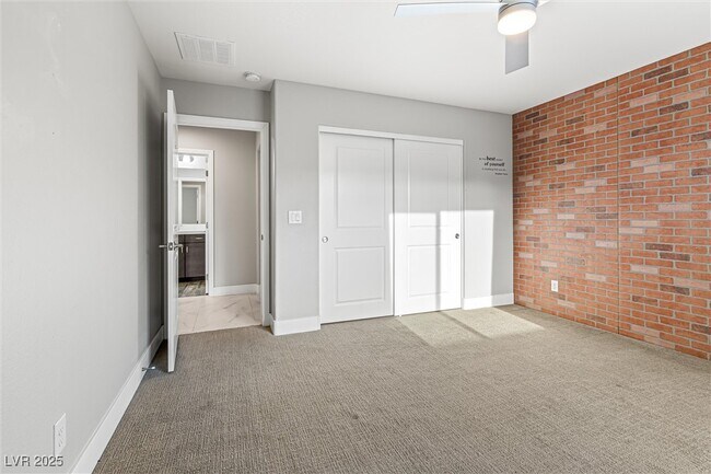 Building Photo - 4631 Amazing View St