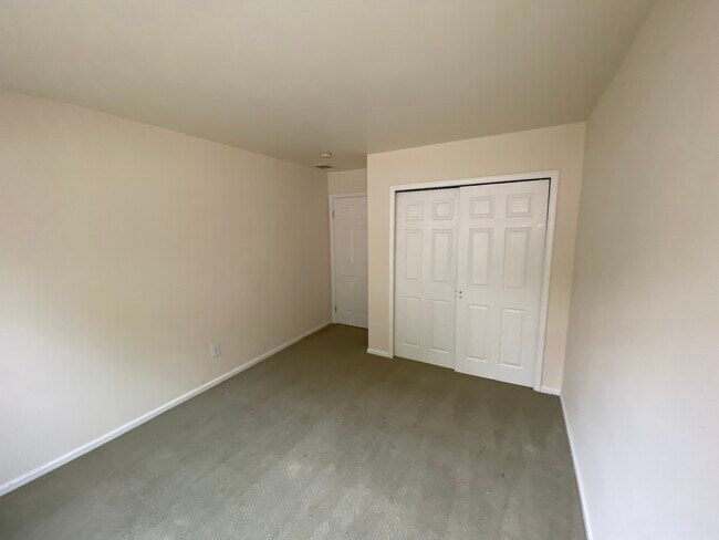 Bedroom 3-View 1 - 402 Green Mountain Rd