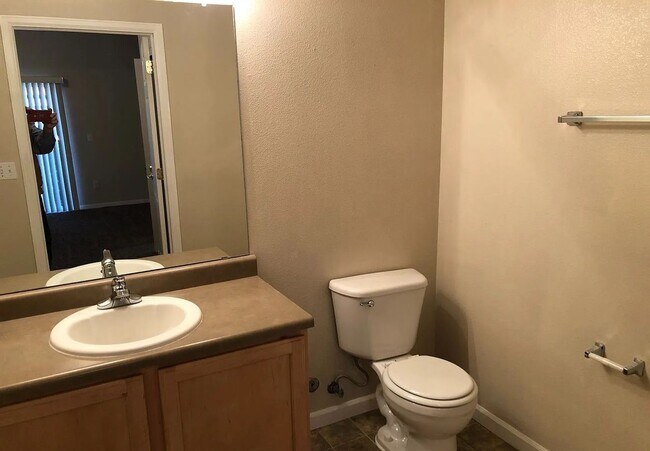 Building Photo - Updated 2 Bed, 2 Bath Main Floor Condo with Garage