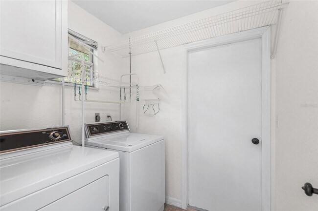 Building Photo - Oak Run Home For Rent!