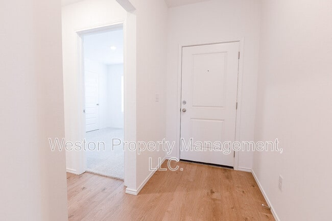 Building Photo - 5901 Bradford Pear Ln