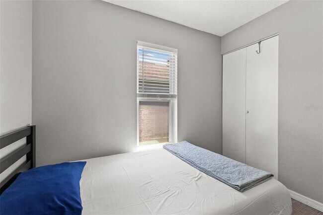 Building Photo - 923 E 12th Ave