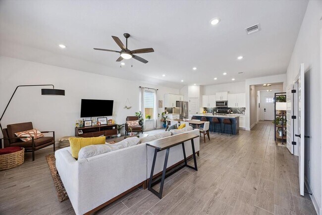 Building Photo - 8112 Skytex St