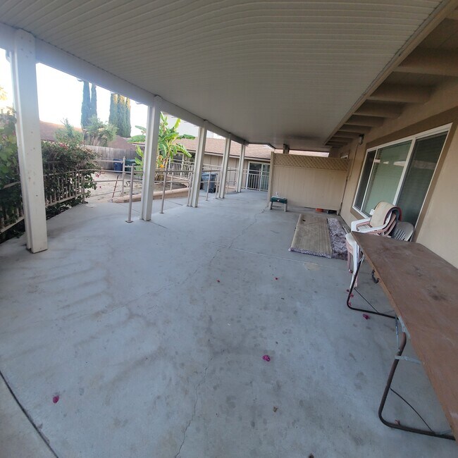 Building Photo - 711 E 7th Ave