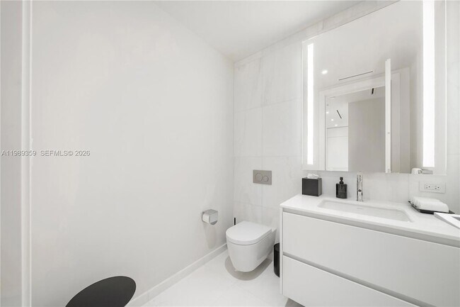 Building Photo - 300 Biscayne Blvd Way