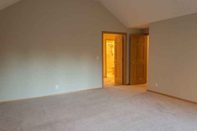 Building Photo - 5Bd/2.75Ba Mercer Island House
