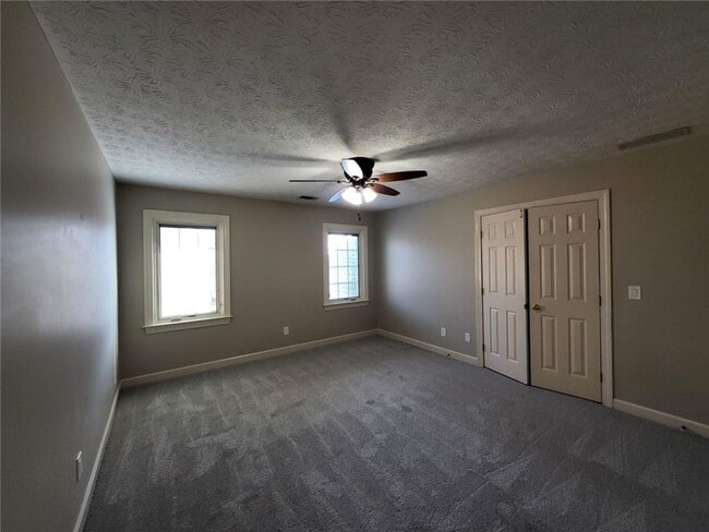 Building Photo - 2438 Kings Ct NE