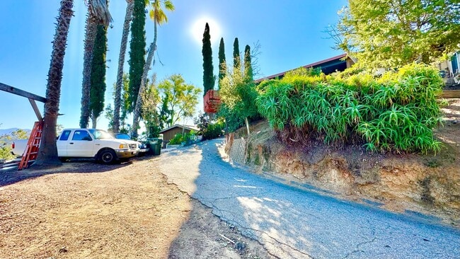 Building Photo - Unique and Rustic Detached Guest Home Unit on Private Country Property Overlooking the Stunning G...