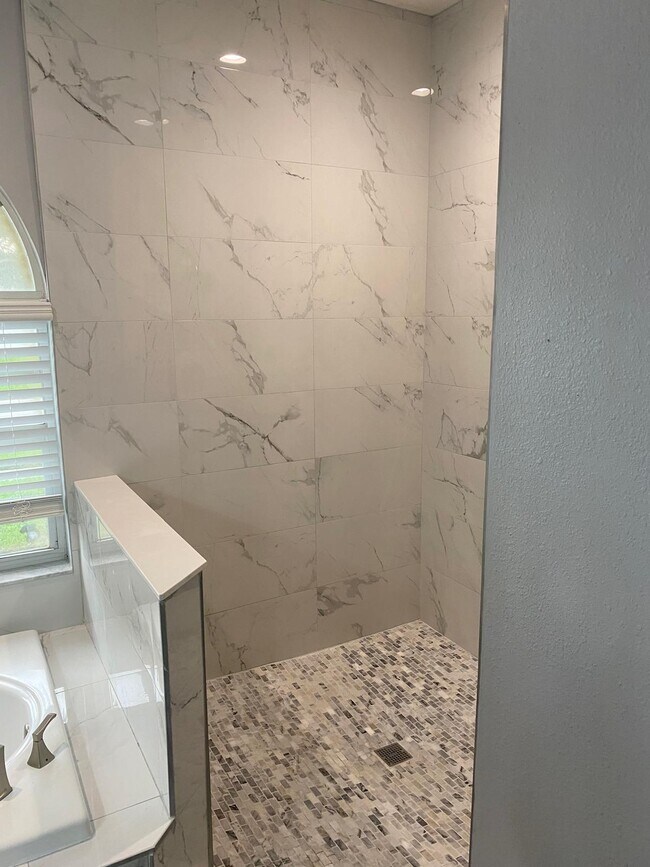 Building Photo - 1341 Flaxwood Ave