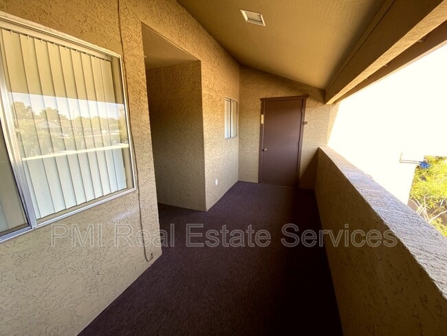 Building Photo - 4050 E Cactus Rd