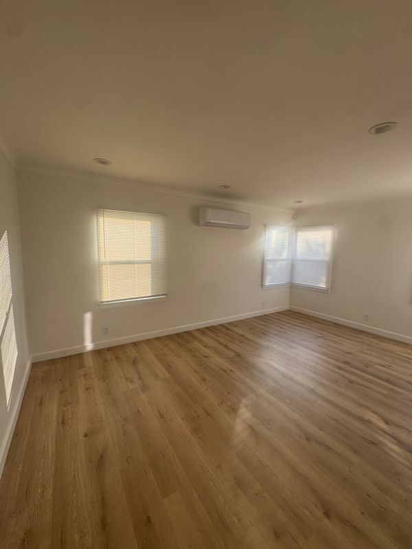 Building Photo - 9924 Rosewood Ave.