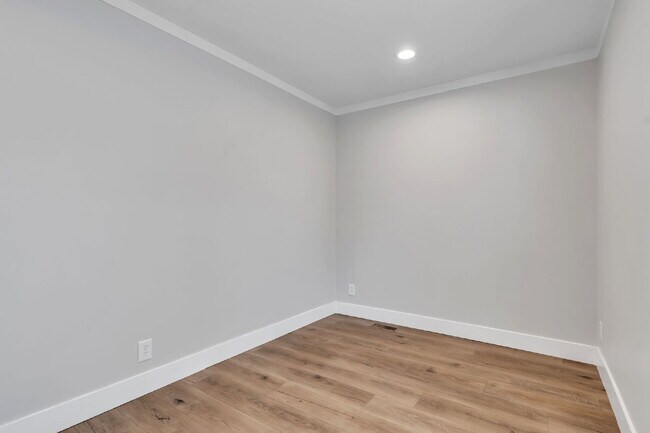 Building Photo - Spacious 2BR, 2BA home on 1.5 acres with Extra Storage - $1675/mo rent***