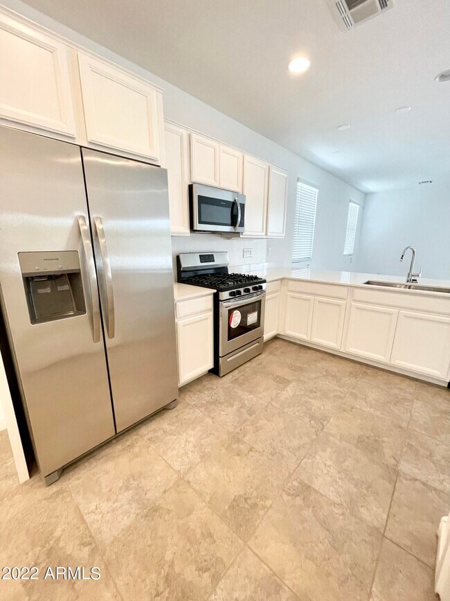 Building Photo - 3831 S 63rd Dr