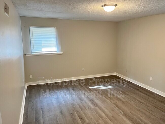 Building Photo - 1355 Garden Rd