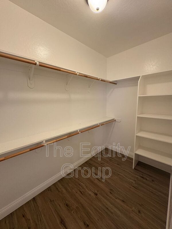 Building Photo - 1424 N Oliveto Ct