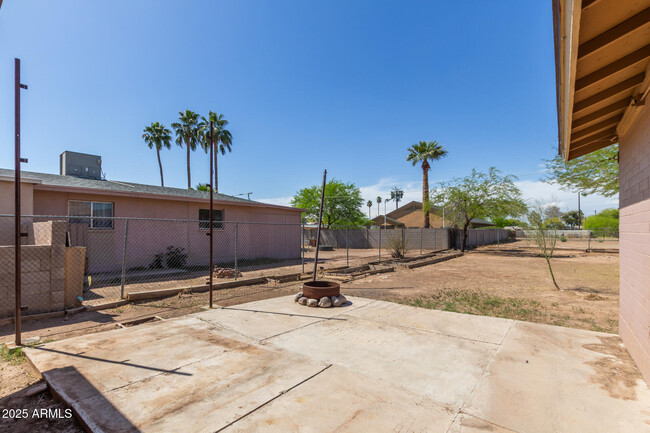 Building Photo - 2434 E Maryland Dr