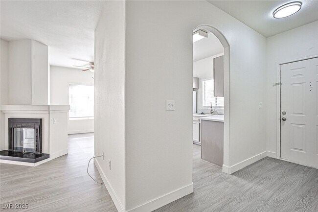 Building Photo - 5525 W Flamingo Rd