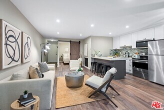 Building Photo - 11645 Montana Ave