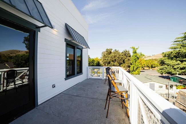 Building Photo - Rhine House Lofts