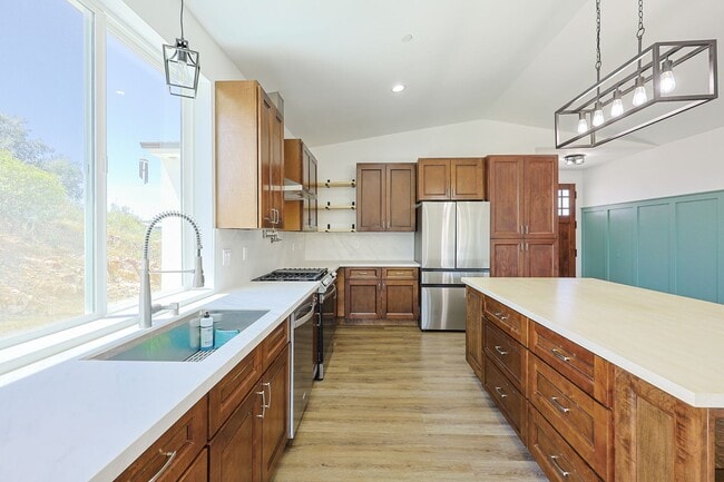 Building Photo - 4 Bedroom VIEW Home in Escondido built in 2023