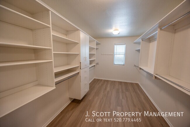 Building Photo - 3425 E Bartlett Dr