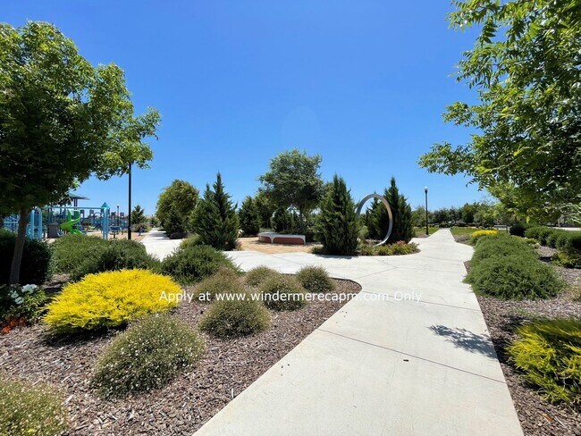 Building Photo - 4 BDRM 3 BA Bright Home with Open Kitchen ...