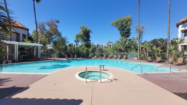 Building Photo - River Colony townhome - centrally located