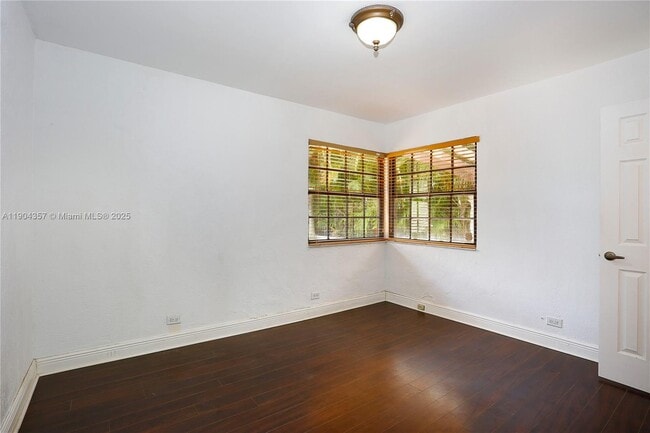 Building Photo - 1027 SW 22nd St