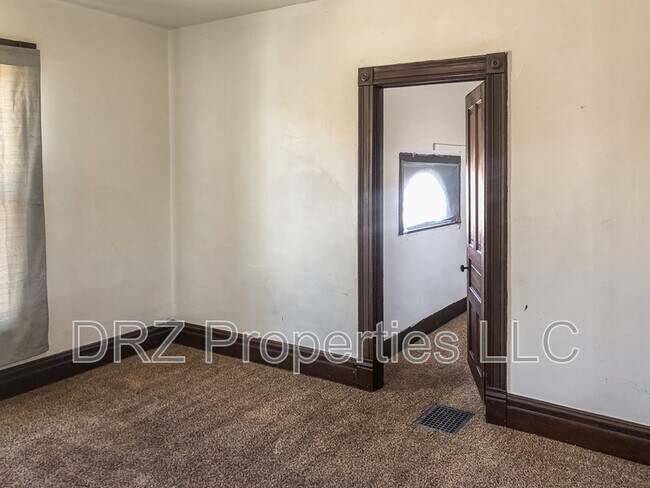 Building Photo - 1012 Bridge St NW