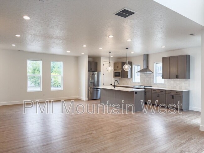 Building Photo - 331 S 680 W