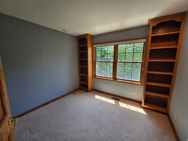 Building Photo - 2286 Brookside Ln