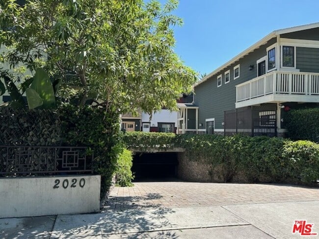Building Photo - 2020 Holly Dr