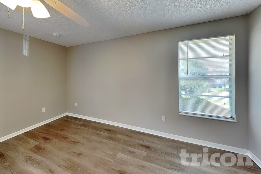 Building Photo - 1604 Palm Leaf Dr