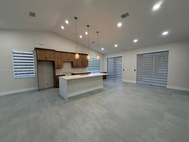 Building Photo - 755 Falling Water Rd