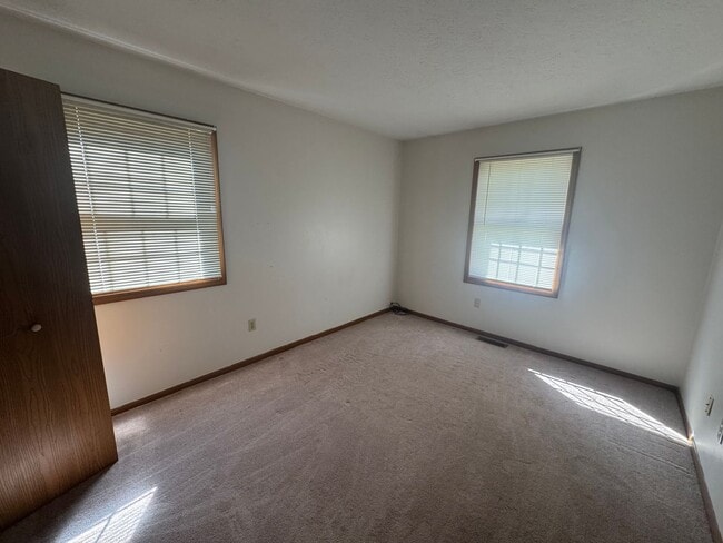 Building Photo - 2 bedroom for rent