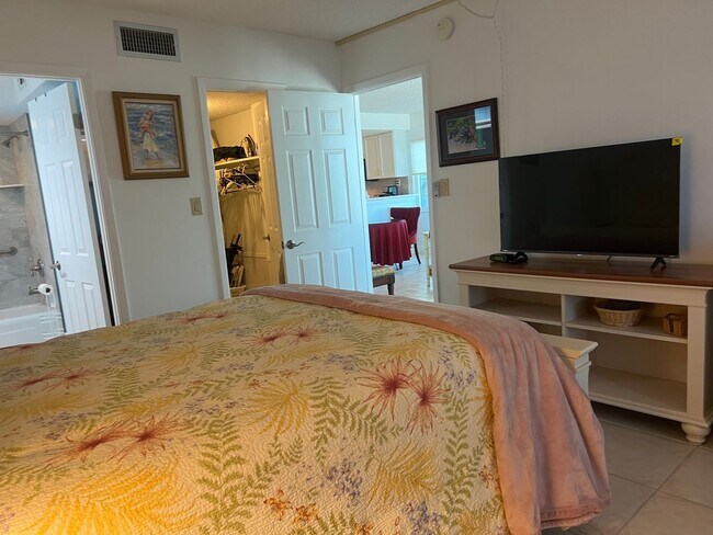 Building Photo - GREAT PRICE!  Gulf Horizon, Gulf Front, 2BR/2BA 1st Floor Condo