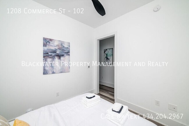 Building Photo - 1208 Commerce St